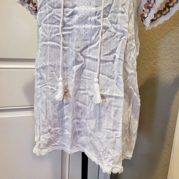 NEW Live and Let Live Embroidered Floral Lace Boho Tassle Blouse Size Small - Picture 10 of 15